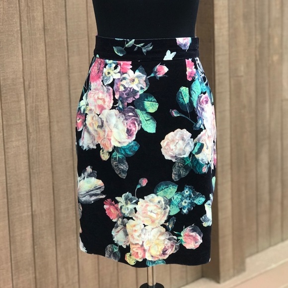 Vera Mont Black Velvet Floral Print Pencil Skirt - Picture 3 of 8